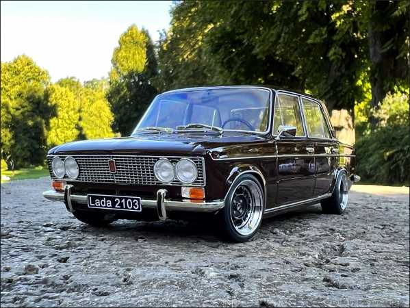 1:18 Lada 2103 / DDR Car - Braun Edition -